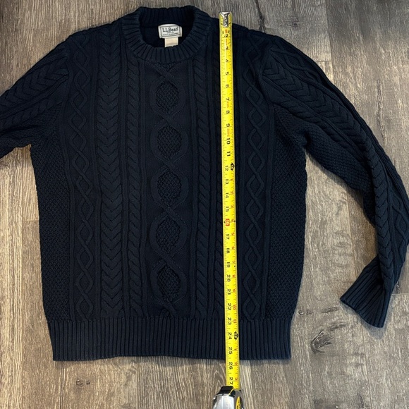 L.L. Bean Men's Dark Blue Crewneck Sweater - Picture 5 of 5